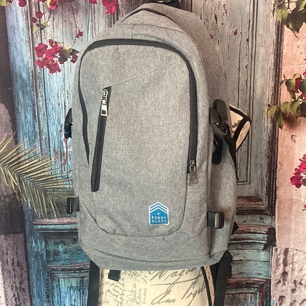 No brand grey and black backpack , has many pockets and‎ zippers , EUC
